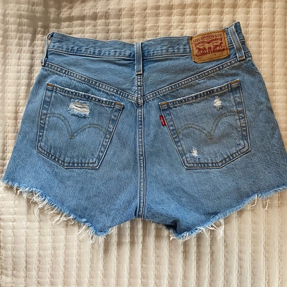 Levi’s Jean Shorts - Picture 5 of 9